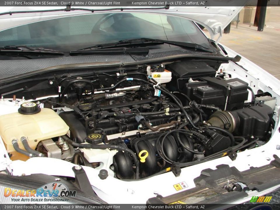 2007 Ford Focus ZX4 SE Sedan Cloud 9 White / Charcoal/Light Flint Photo #5