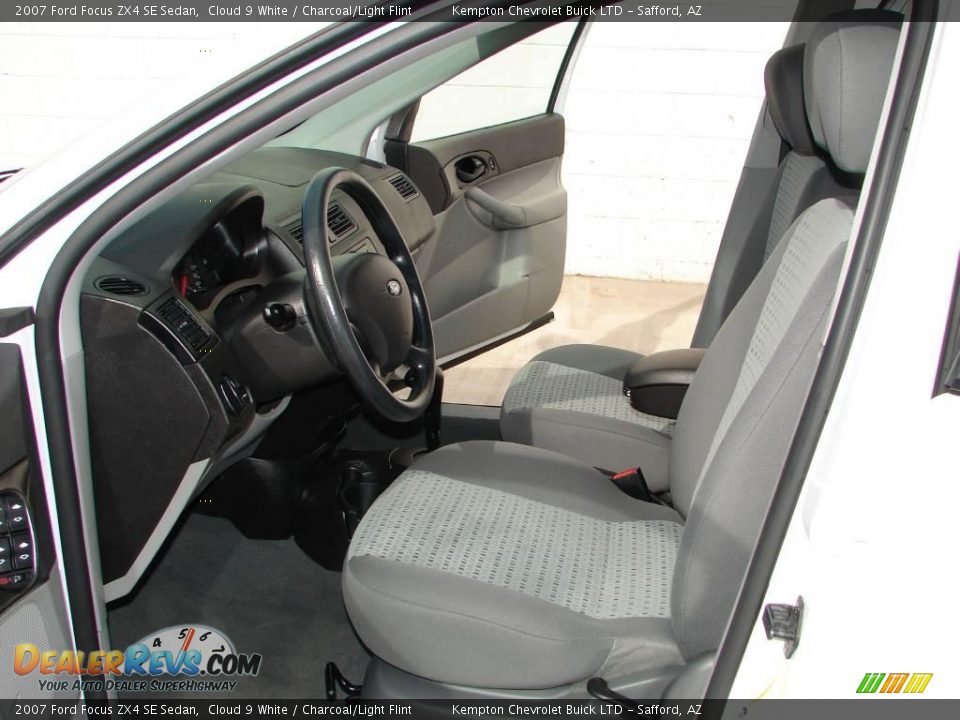 2007 Ford Focus ZX4 SE Sedan Cloud 9 White / Charcoal/Light Flint Photo #6