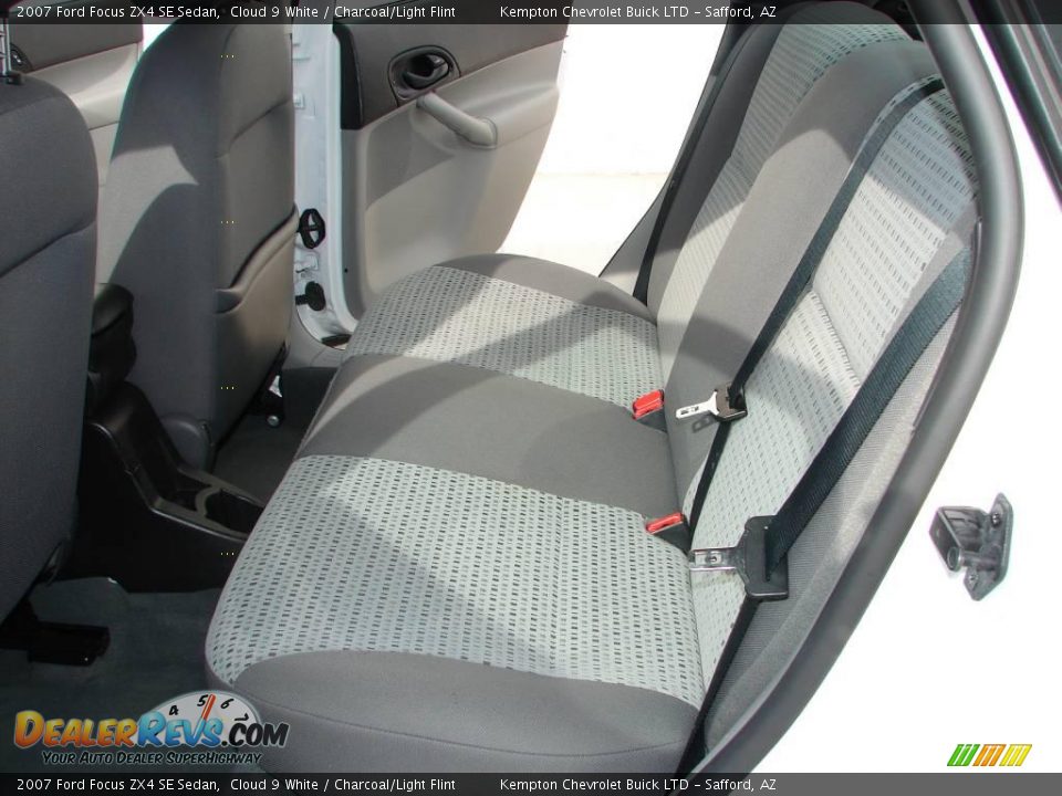 2007 Ford Focus ZX4 SE Sedan Cloud 9 White / Charcoal/Light Flint Photo #8