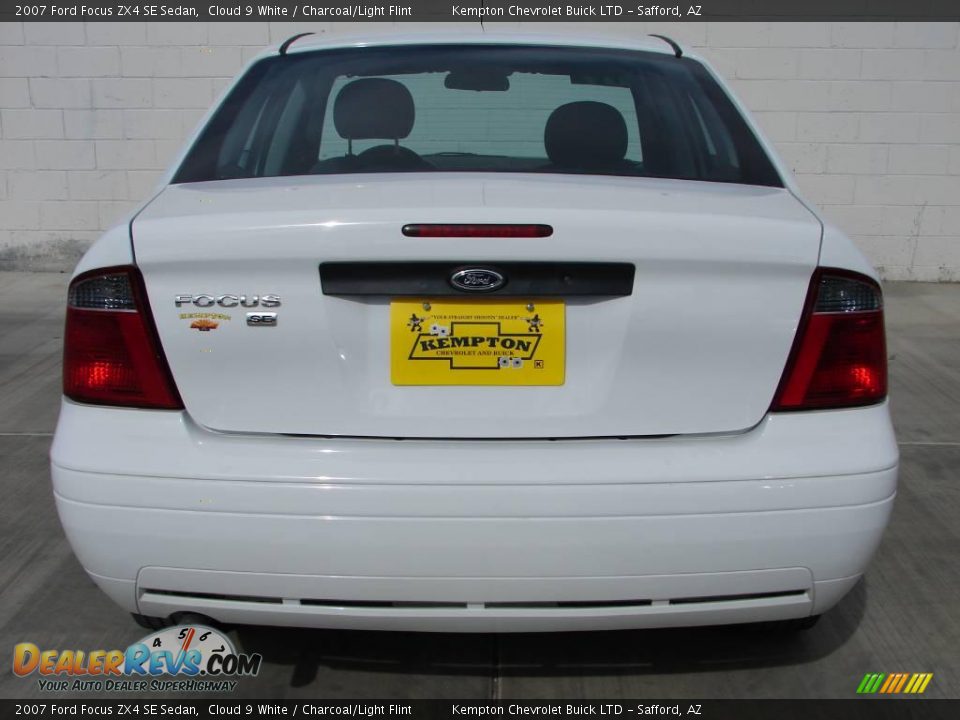 2007 Ford Focus ZX4 SE Sedan Cloud 9 White / Charcoal/Light Flint Photo #11