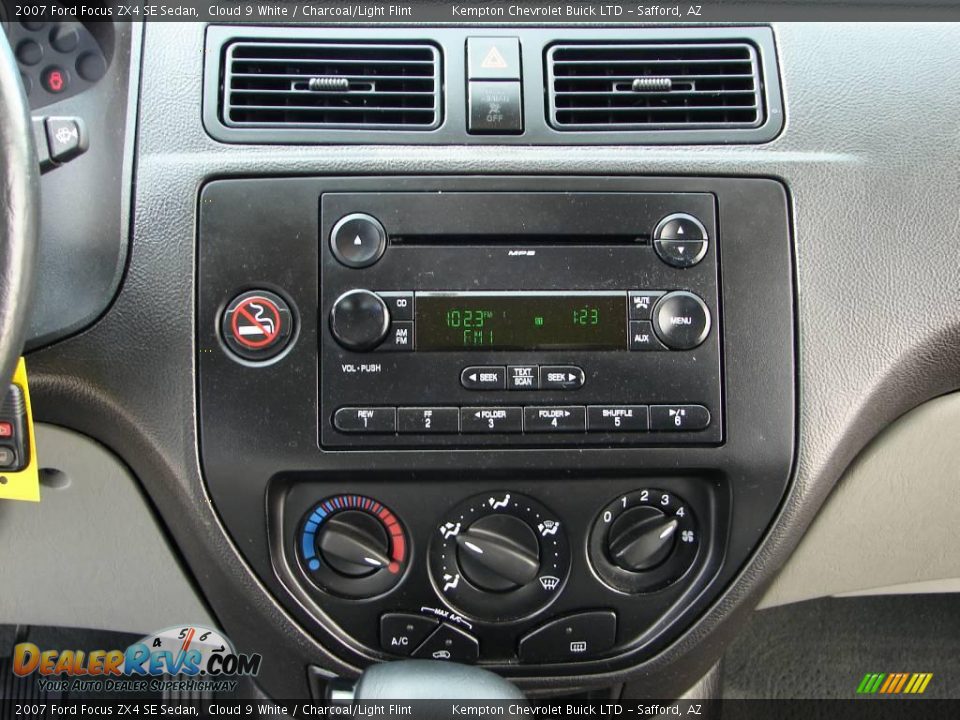 2007 Ford Focus ZX4 SE Sedan Cloud 9 White / Charcoal/Light Flint Photo #16