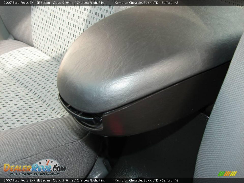 2007 Ford Focus ZX4 SE Sedan Cloud 9 White / Charcoal/Light Flint Photo #17