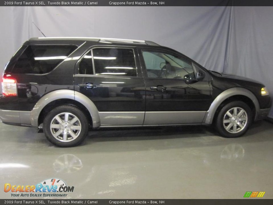 2009 Ford Taurus X SEL Tuxedo Black Metallic / Camel Photo #4