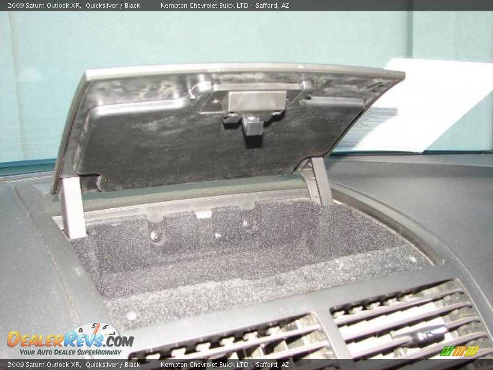 2009 Saturn Outlook XR Quicksilver / Black Photo #18