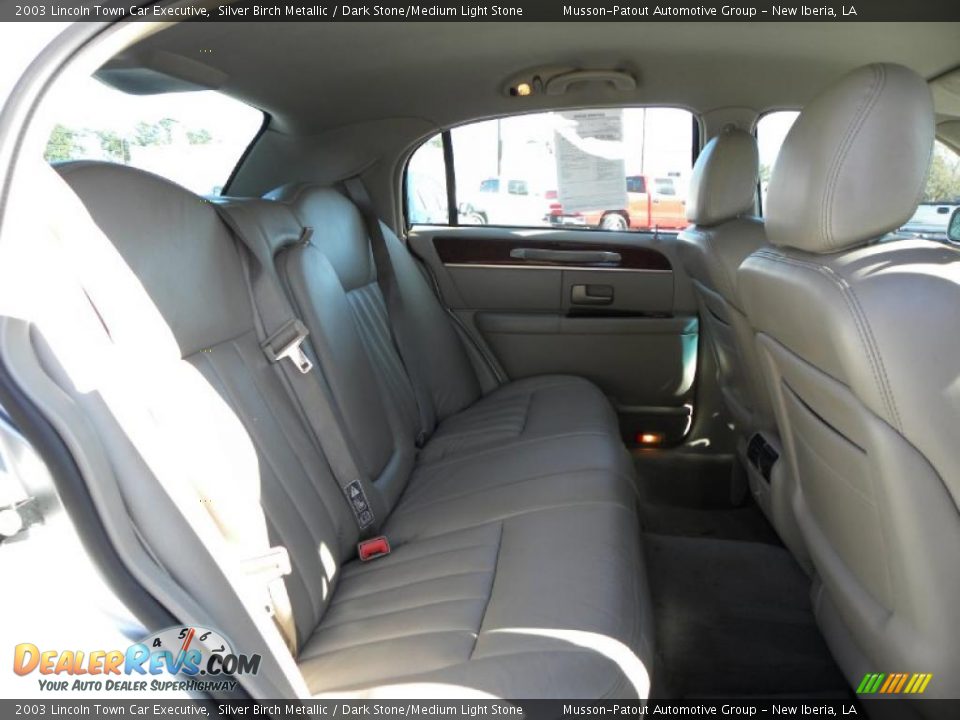 2003 Lincoln Town Car Executive Silver Birch Metallic / Dark Stone/Medium Light Stone Photo #11