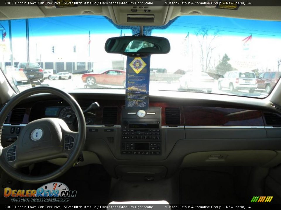 2003 Lincoln Town Car Executive Silver Birch Metallic / Dark Stone/Medium Light Stone Photo #12
