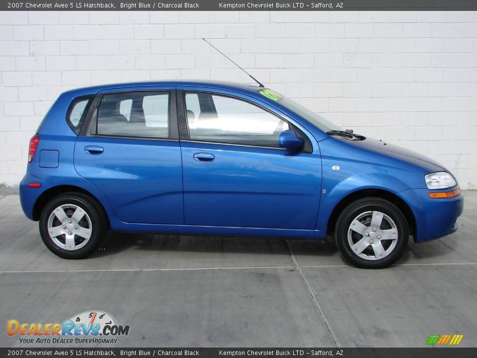 2007 Chevrolet Aveo 5 LS Hatchback Bright Blue / Charcoal Black Photo #10