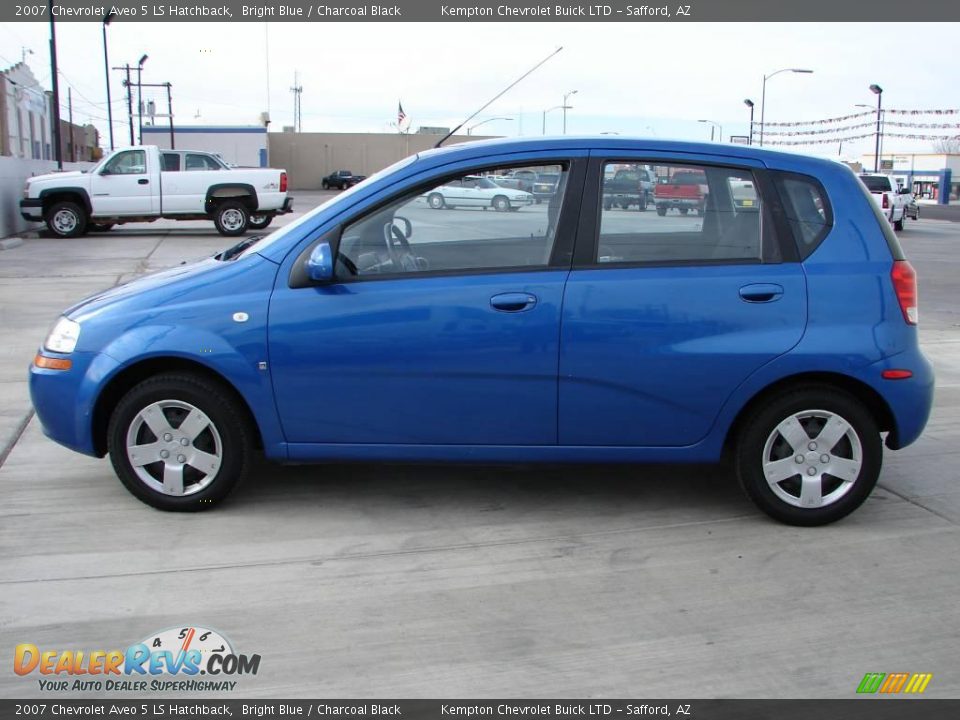 2007 Chevrolet Aveo 5 LS Hatchback Bright Blue / Charcoal Black Photo #12