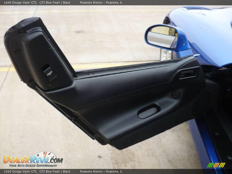1996 Dodge Viper GTS GTS Blue Pearl / Black Photo #17