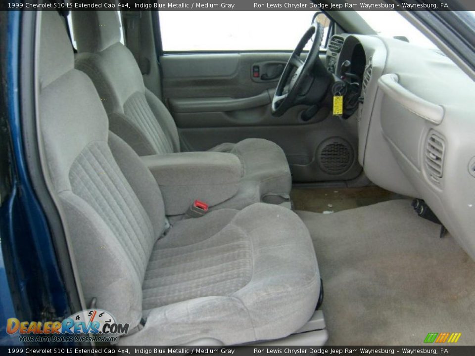 1999 Chevrolet S10 LS Extended Cab 4x4 Indigo Blue Metallic / Medium Gray Photo #17