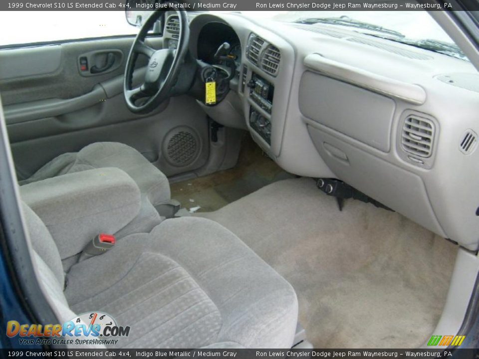 1999 Chevrolet S10 LS Extended Cab 4x4 Indigo Blue Metallic / Medium Gray Photo #18