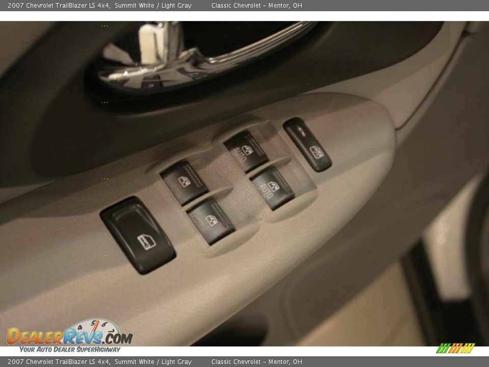 2007 Chevrolet TrailBlazer LS 4x4 Summit White / Light Gray Photo #9