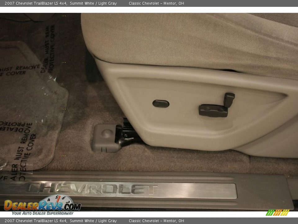 2007 Chevrolet TrailBlazer LS 4x4 Summit White / Light Gray Photo #10