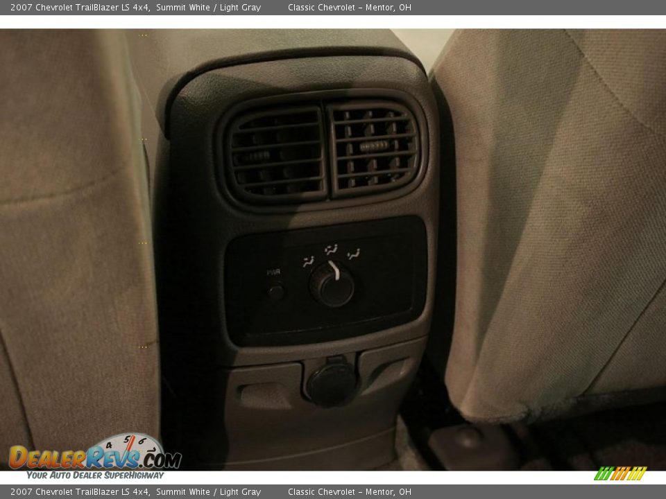 2007 Chevrolet TrailBlazer LS 4x4 Summit White / Light Gray Photo #25