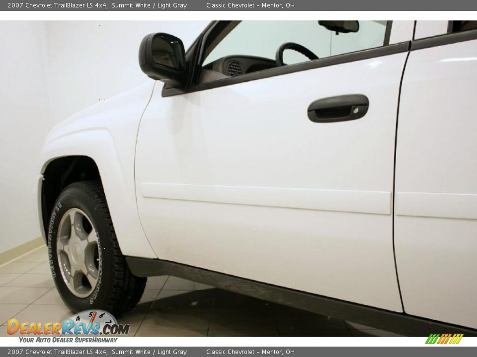 2007 Chevrolet TrailBlazer LS 4x4 Summit White / Light Gray Photo #28