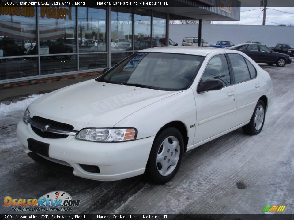 2001 Nissan Altima GXE Satin White / Blond Photo #1