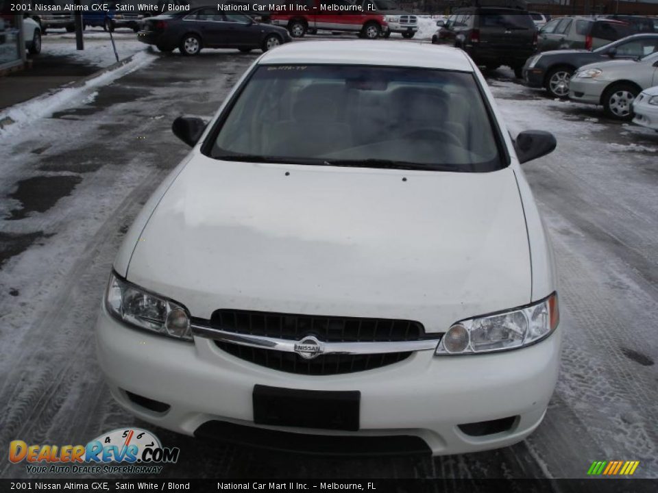 2001 Nissan Altima GXE Satin White / Blond Photo #2