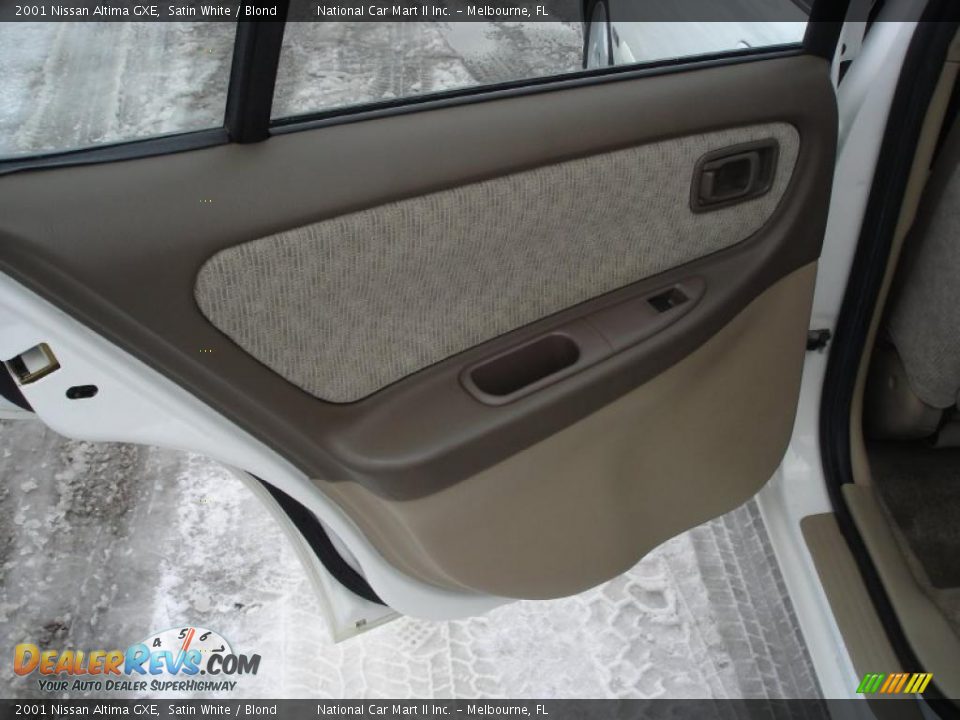 2001 Nissan Altima GXE Satin White / Blond Photo #10
