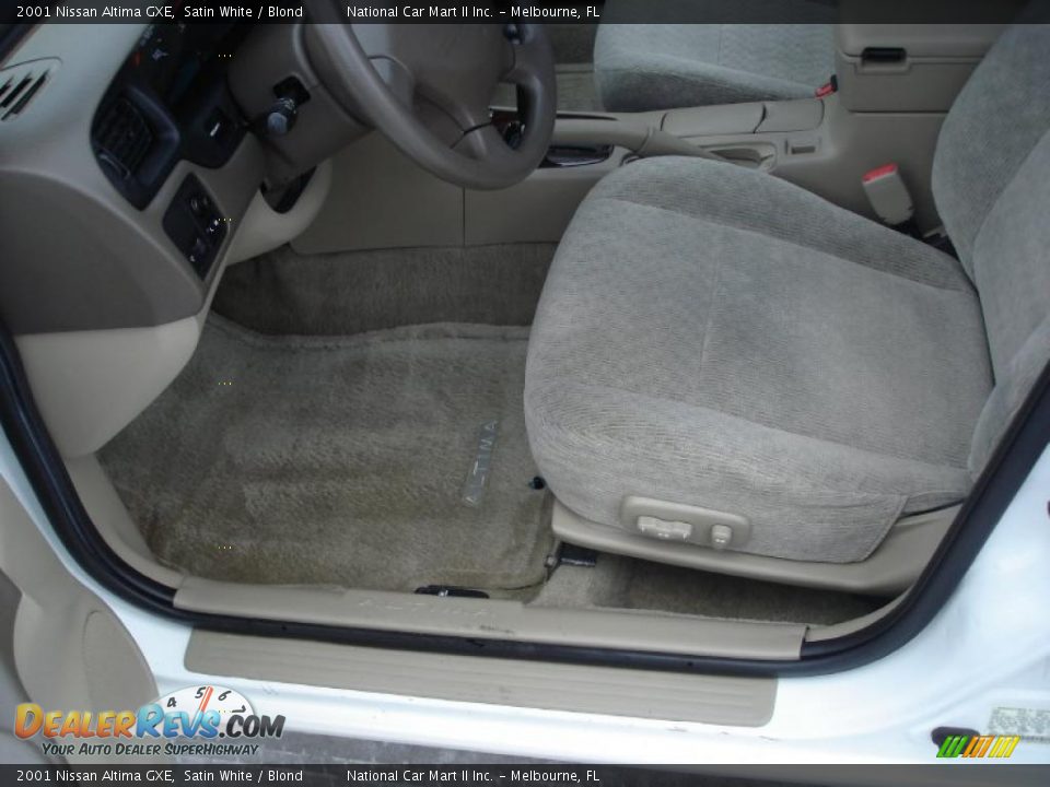 2001 Nissan Altima GXE Satin White / Blond Photo #12