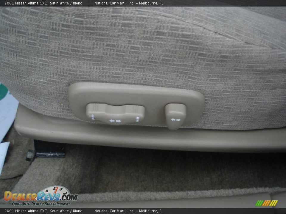 2001 Nissan Altima GXE Satin White / Blond Photo #16