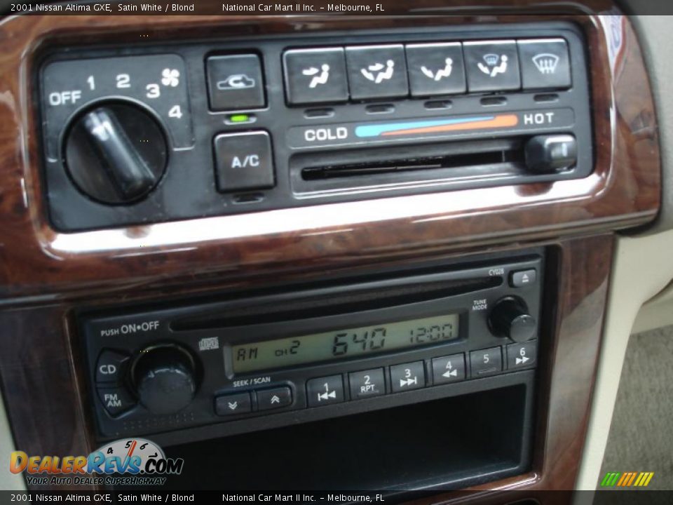 2001 Nissan Altima GXE Satin White / Blond Photo #17