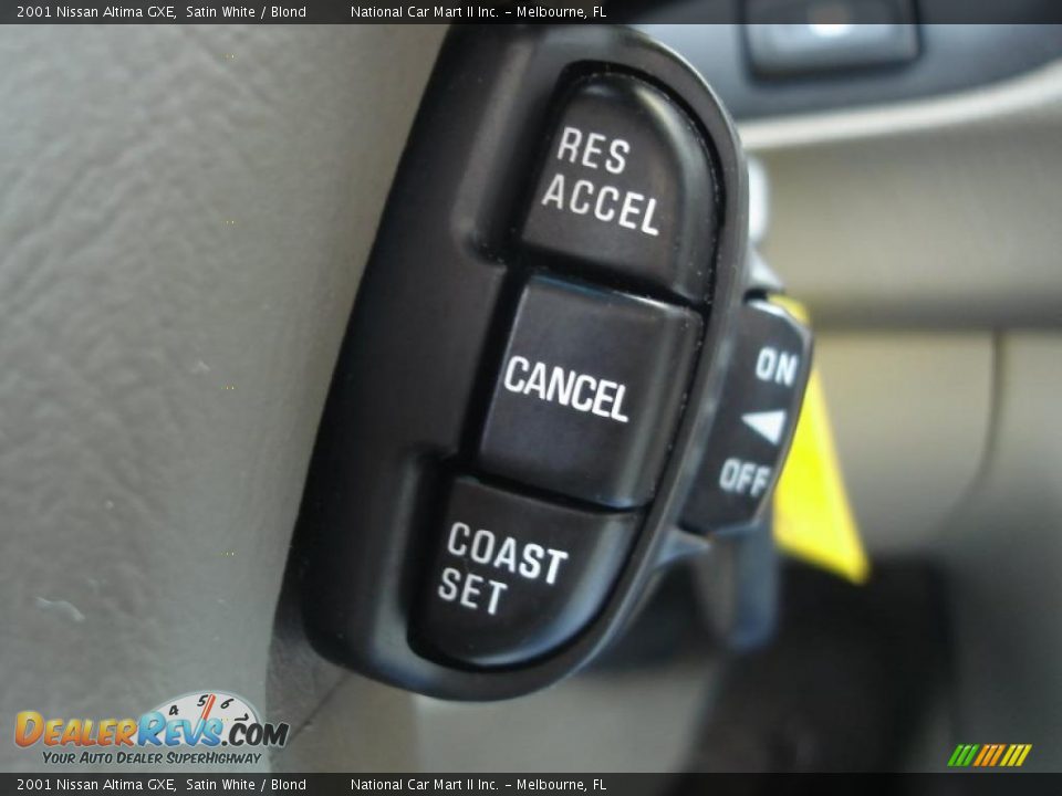 2001 Nissan Altima GXE Satin White / Blond Photo #19