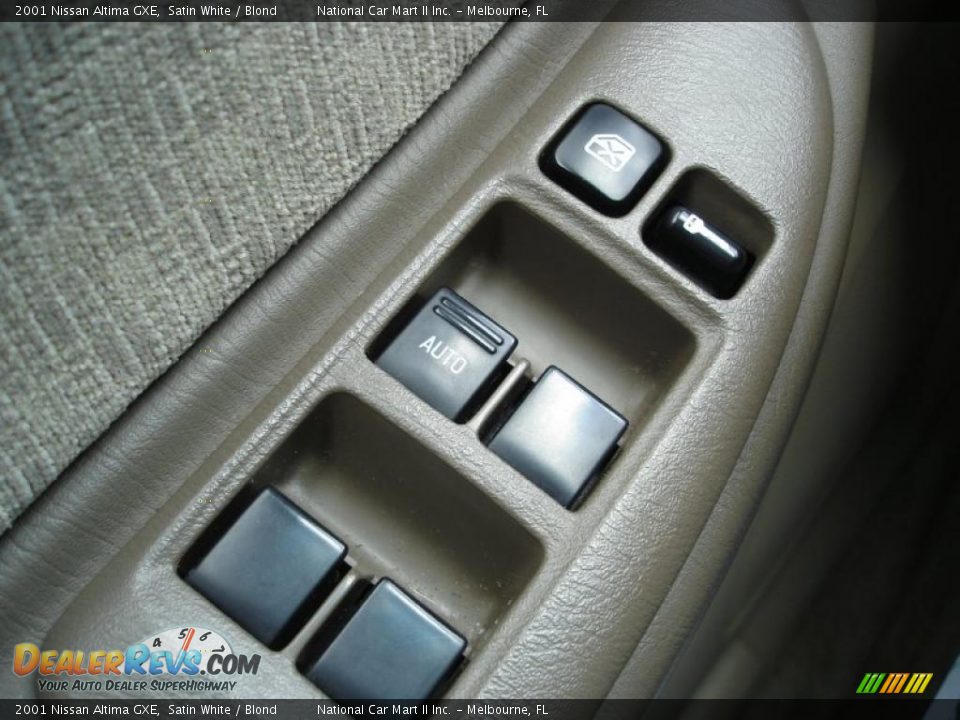 2001 Nissan Altima GXE Satin White / Blond Photo #20