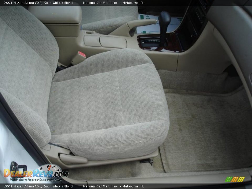 2001 Nissan Altima GXE Satin White / Blond Photo #25
