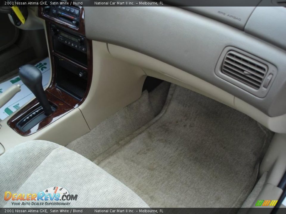 2001 Nissan Altima GXE Satin White / Blond Photo #26