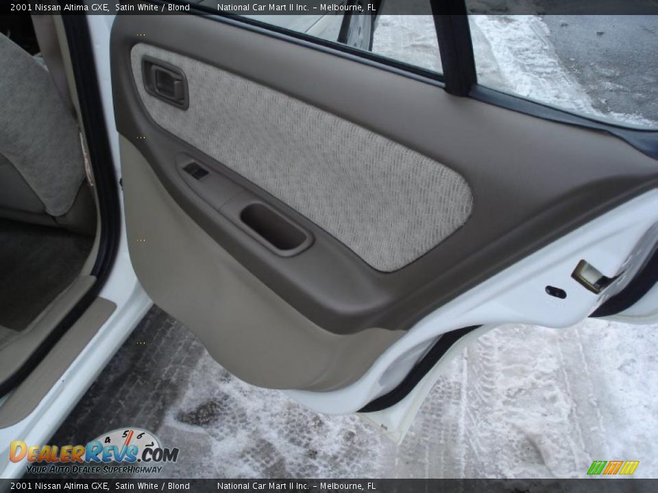 2001 Nissan Altima GXE Satin White / Blond Photo #29