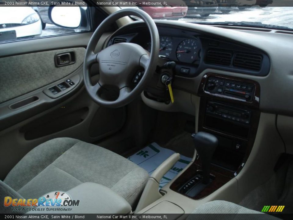 2001 Nissan Altima GXE Satin White / Blond Photo #30