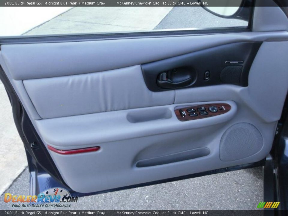 2001 Buick Regal GS Midnight Blue Pearl / Medium Gray Photo #7