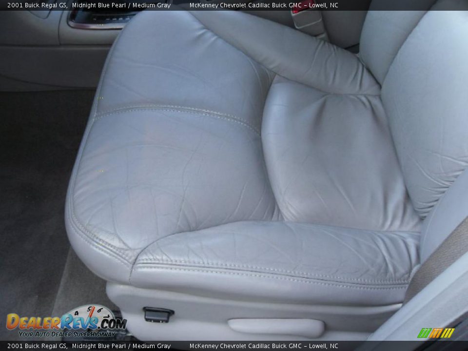 2001 Buick Regal GS Midnight Blue Pearl / Medium Gray Photo #8