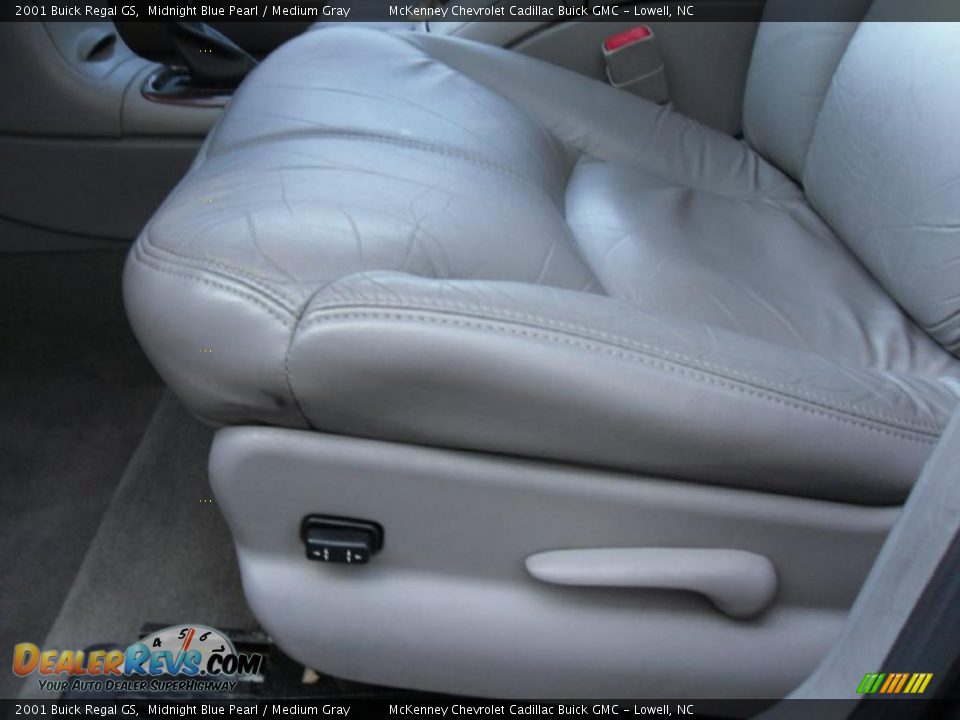 2001 Buick Regal GS Midnight Blue Pearl / Medium Gray Photo #9