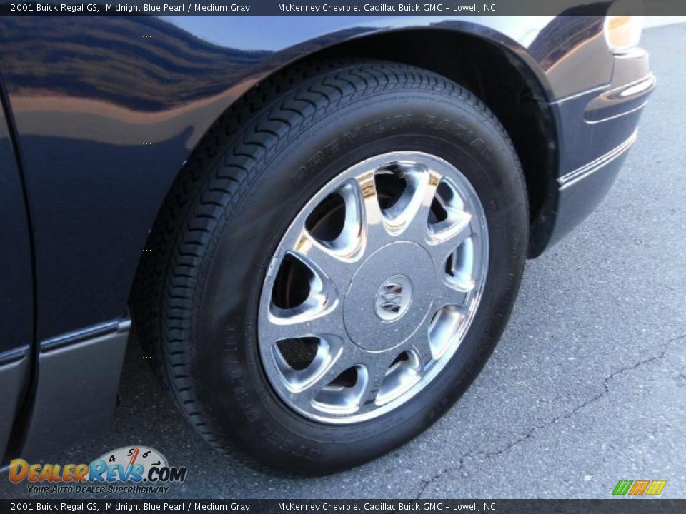 2001 Buick Regal GS Midnight Blue Pearl / Medium Gray Photo #17