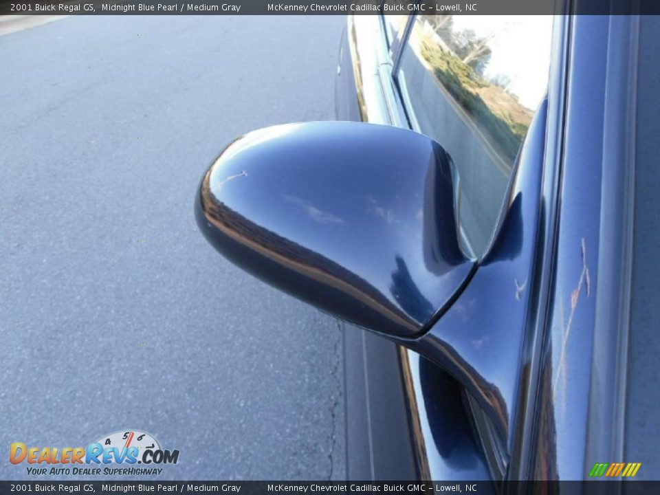 2001 Buick Regal GS Midnight Blue Pearl / Medium Gray Photo #18