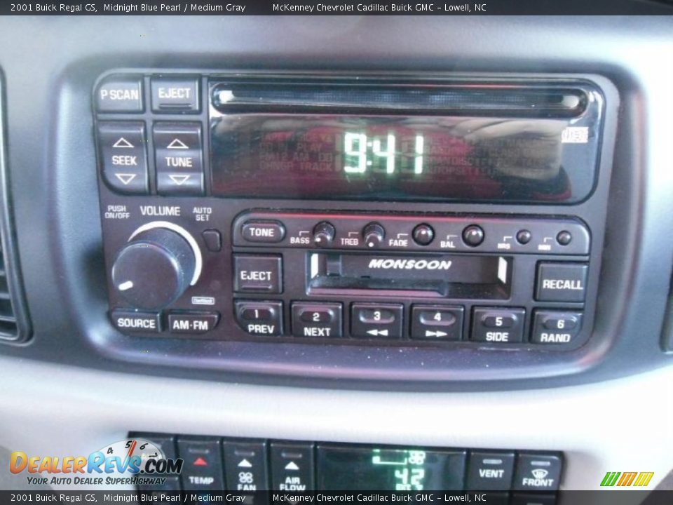 2001 Buick Regal GS Midnight Blue Pearl / Medium Gray Photo #25