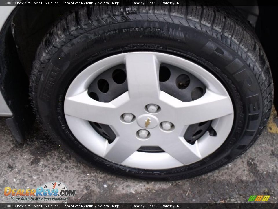 2007 Chevrolet Cobalt LS Coupe Ultra Silver Metallic / Neutral Beige Photo #16