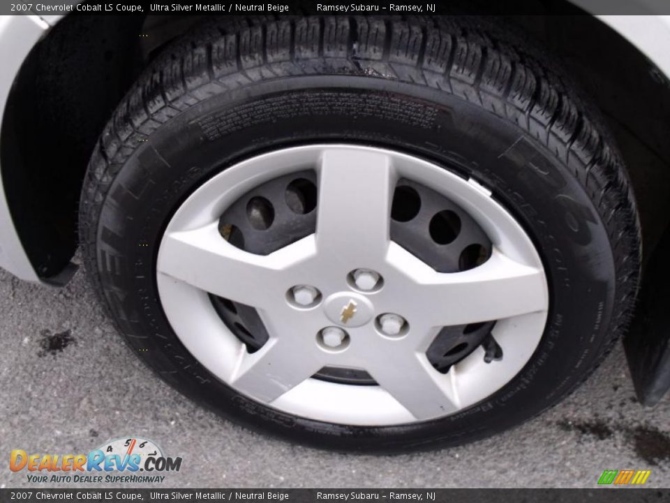 2007 Chevrolet Cobalt LS Coupe Ultra Silver Metallic / Neutral Beige Photo #17