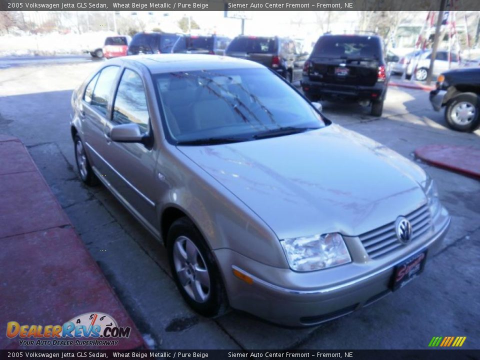 2005 Volkswagen Jetta GLS Sedan Wheat Beige Metallic / Pure Beige Photo #3