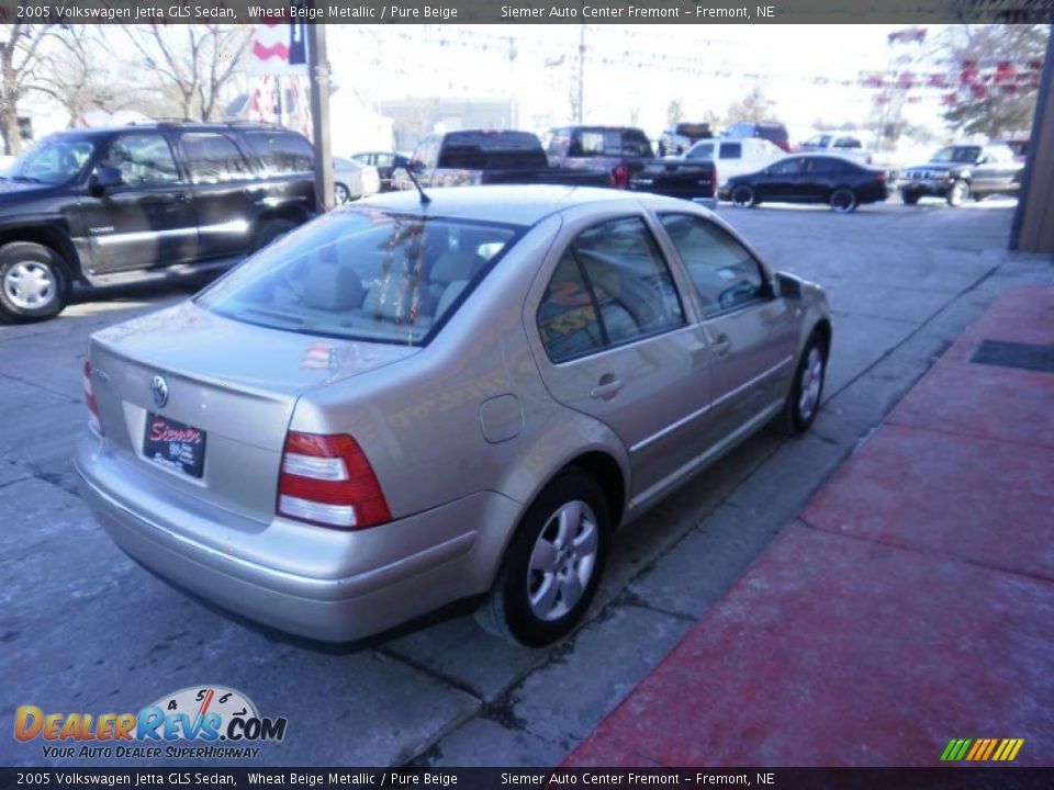 2005 Volkswagen Jetta GLS Sedan Wheat Beige Metallic / Pure Beige Photo #4