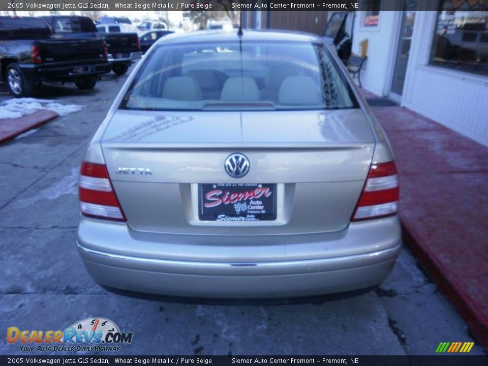 2005 Volkswagen Jetta GLS Sedan Wheat Beige Metallic / Pure Beige Photo #5