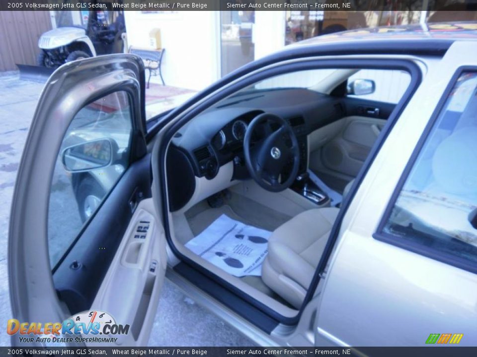 2005 Volkswagen Jetta GLS Sedan Wheat Beige Metallic / Pure Beige Photo #7