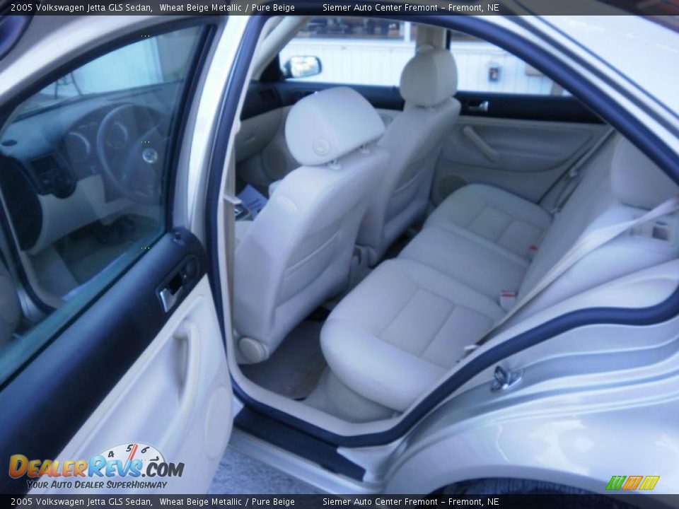 2005 Volkswagen Jetta GLS Sedan Wheat Beige Metallic / Pure Beige Photo #8