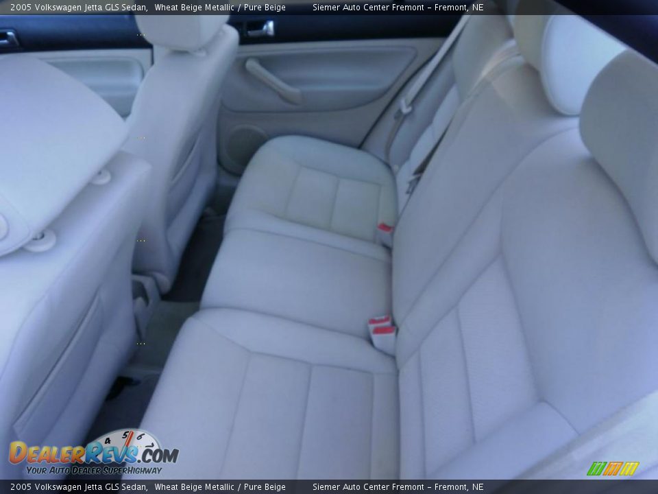 2005 Volkswagen Jetta GLS Sedan Wheat Beige Metallic / Pure Beige Photo #10