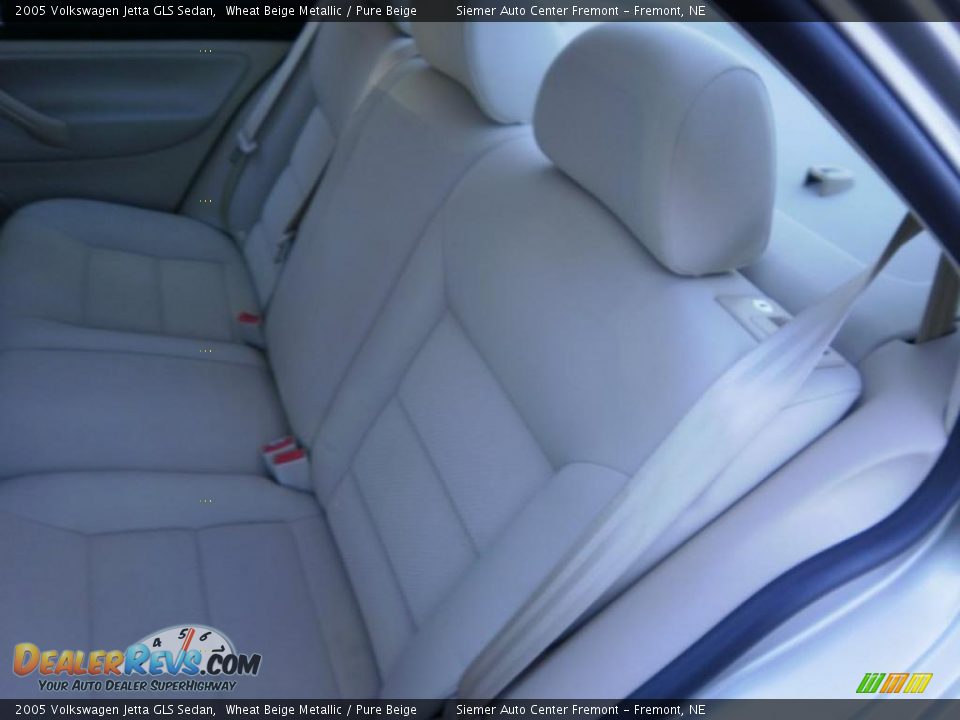 2005 Volkswagen Jetta GLS Sedan Wheat Beige Metallic / Pure Beige Photo #12