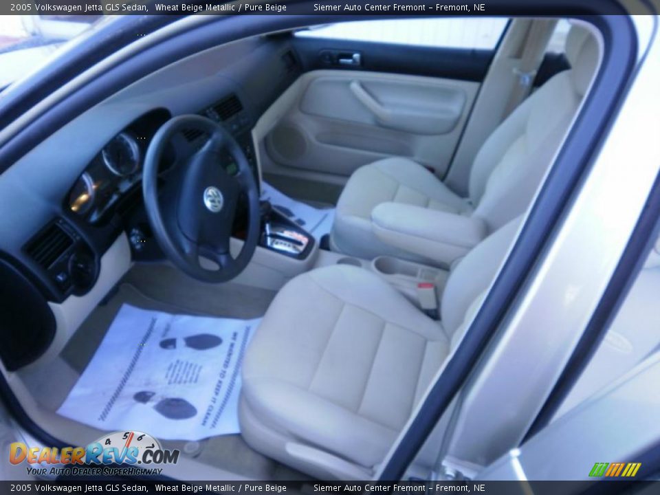 2005 Volkswagen Jetta GLS Sedan Wheat Beige Metallic / Pure Beige Photo #13