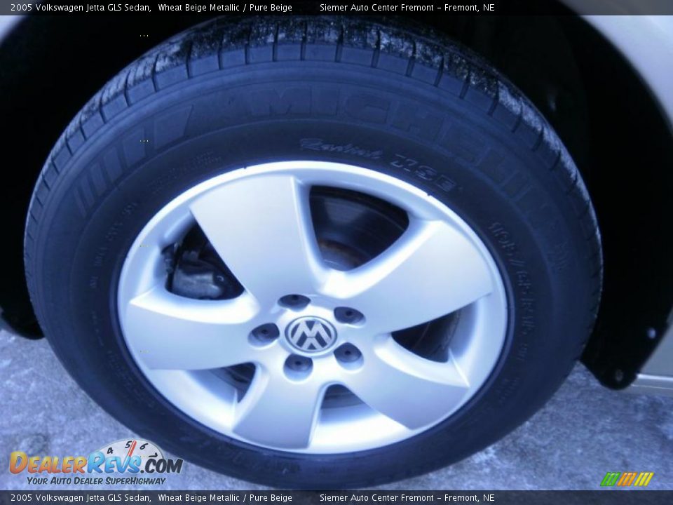 2005 Volkswagen Jetta GLS Sedan Wheat Beige Metallic / Pure Beige Photo #19