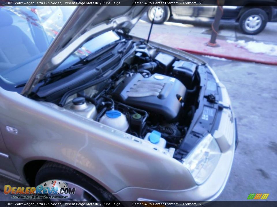2005 Volkswagen Jetta GLS Sedan Wheat Beige Metallic / Pure Beige Photo #22