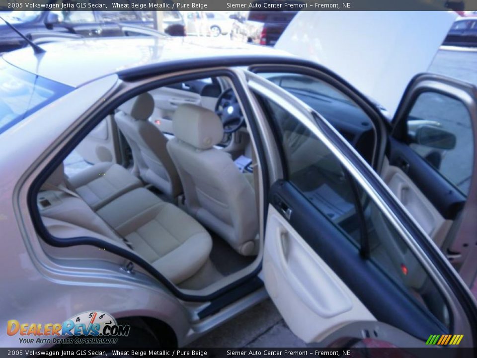 2005 Volkswagen Jetta GLS Sedan Wheat Beige Metallic / Pure Beige Photo #23